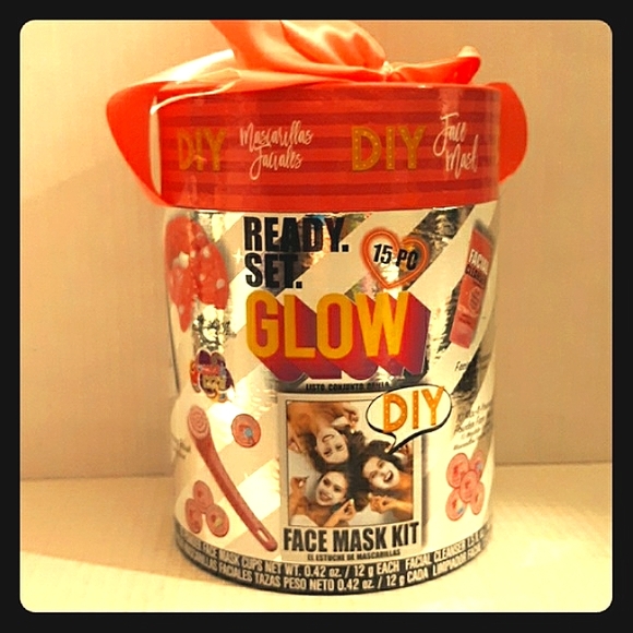 Kate & Izzy Other - All Age DIY Facial Mask 15 Pc Kit- Teen Girl Gift